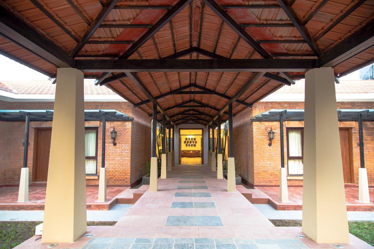 Miraaya Wellness And Golf Resort Chitwan Exterior foto