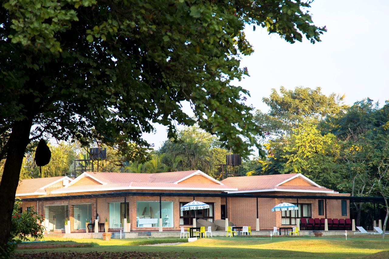 Miraaya Wellness And Golf Resort Chitwan Exterior foto
