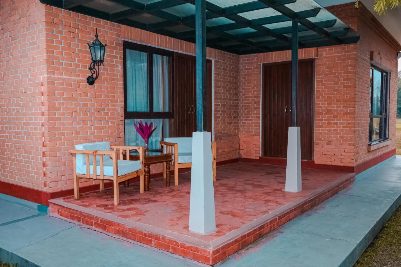 Miraaya Wellness And Golf Resort Chitwan Exterior foto